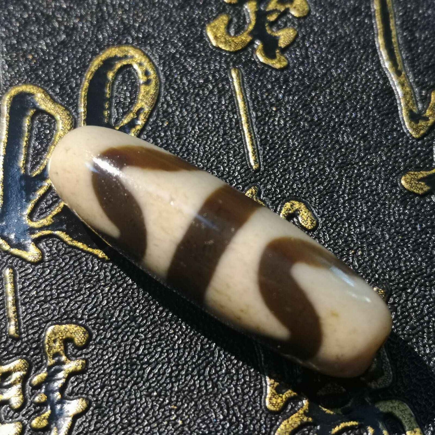 Natural Authentic Tibetan Double tiger teeth dZi Bead