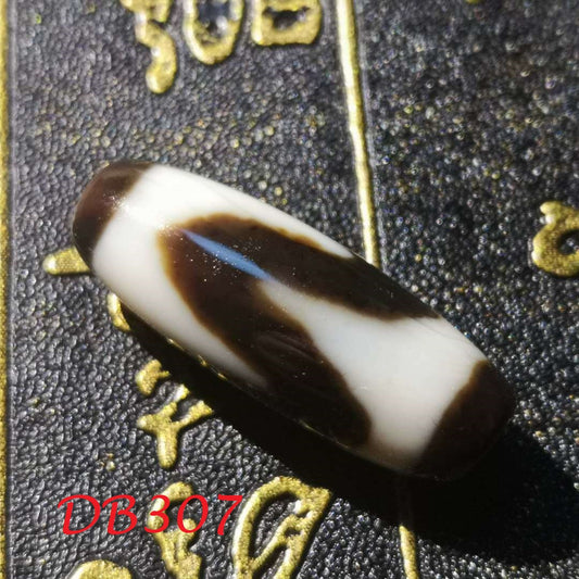 Natural Authentic Tibetan tiger teeth  dZi Bead