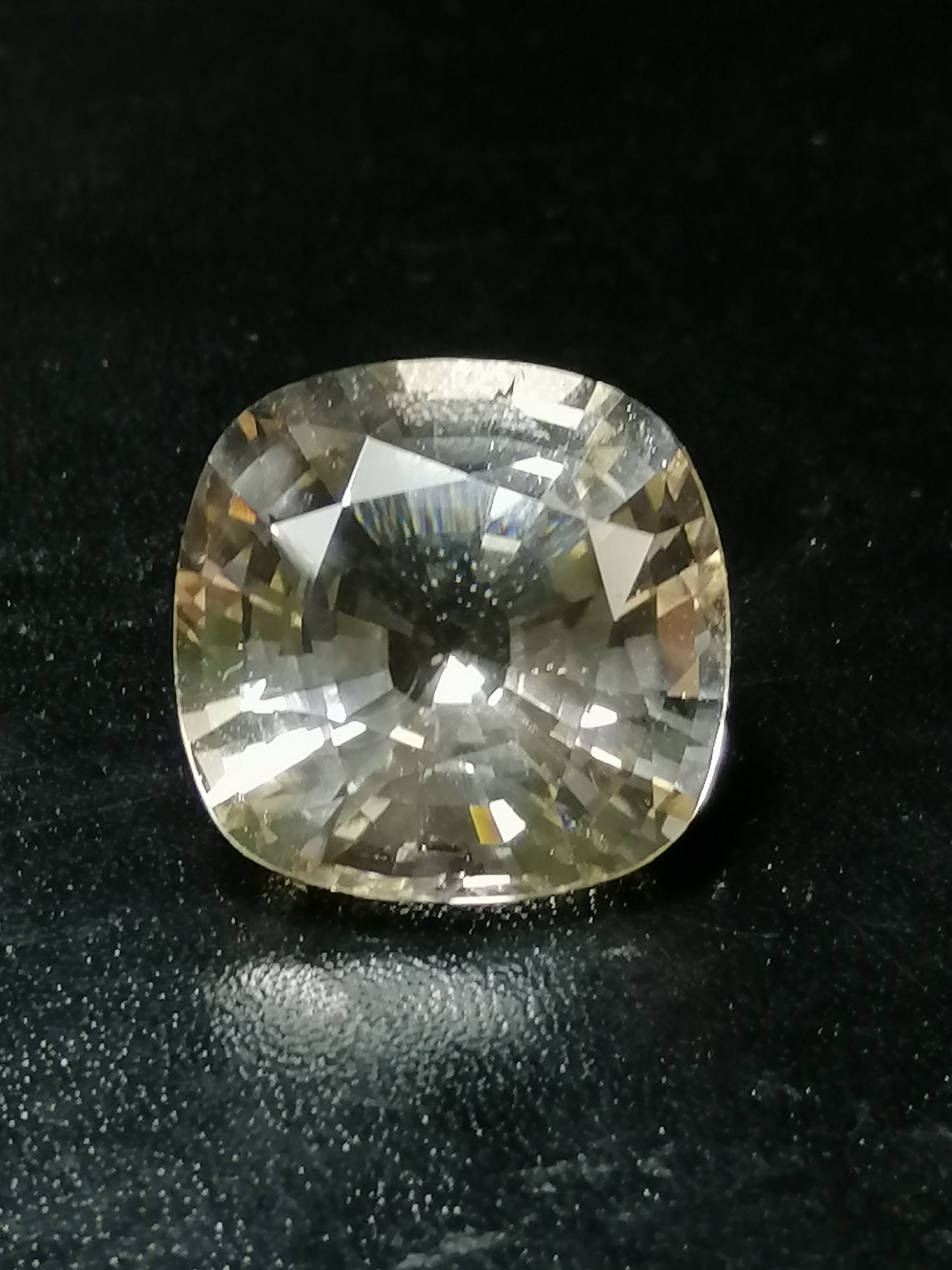 Natural Certified Topaz: Sparkling Aura 22.38cts- IT01 (24)