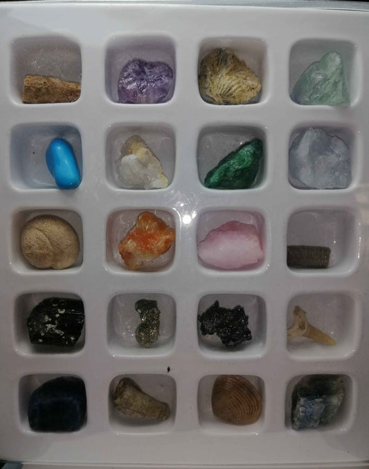 NATURAL MINERALS AND FOSSILS