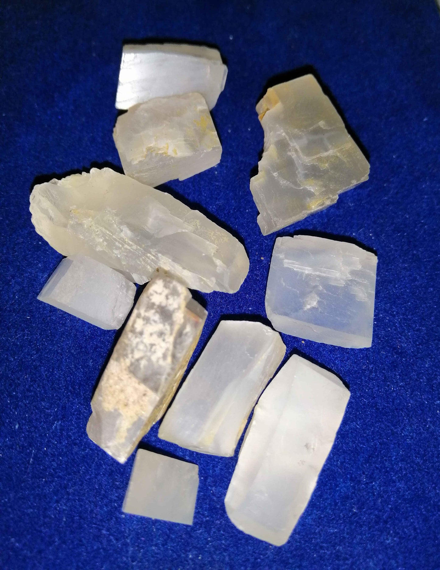 NATURAL WHITE MOONSTONE MINERALS MS04