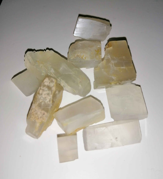 NATURAL WHITE MOONSTONE MINERALS MS04