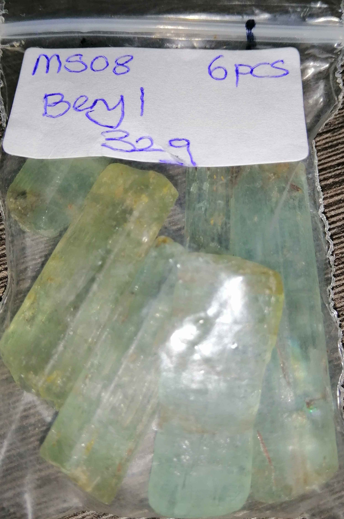 NATURAL BERYL MINERAL