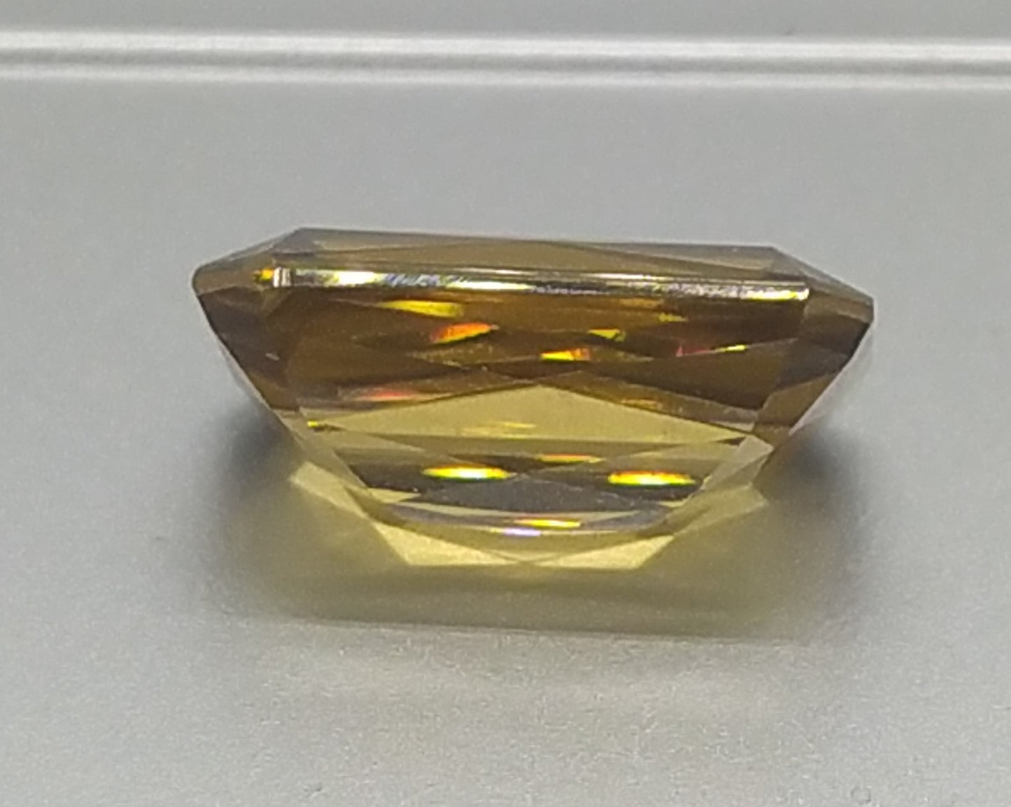 Natural Certified Zircon: Golden Glimmer 18.34cts- NA12 (24)