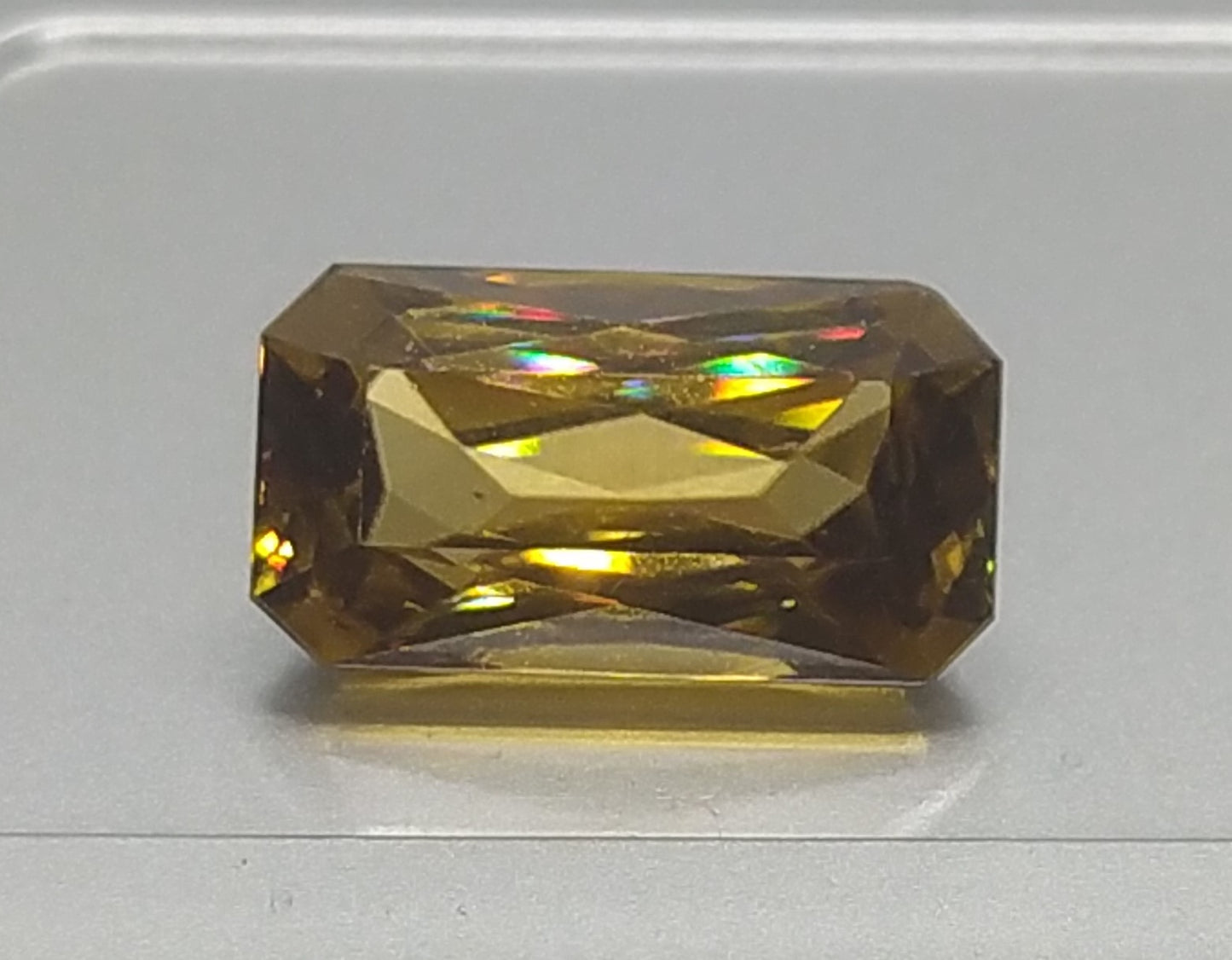 Natural Certified Zircon: Golden Glimmer 18.34cts- NA12 (24)