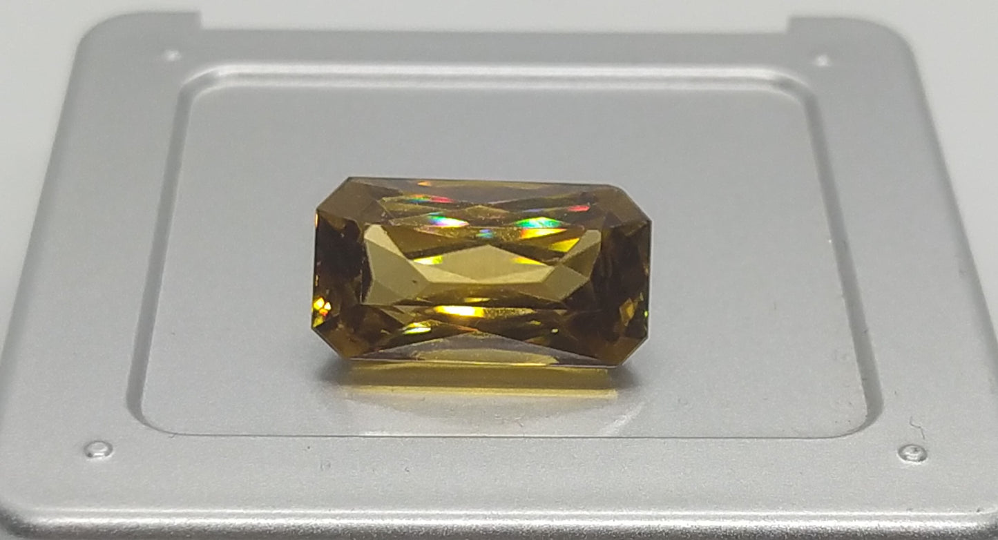 Natural Certified Zircon: Golden Glimmer 18.34cts- NA12 (24)