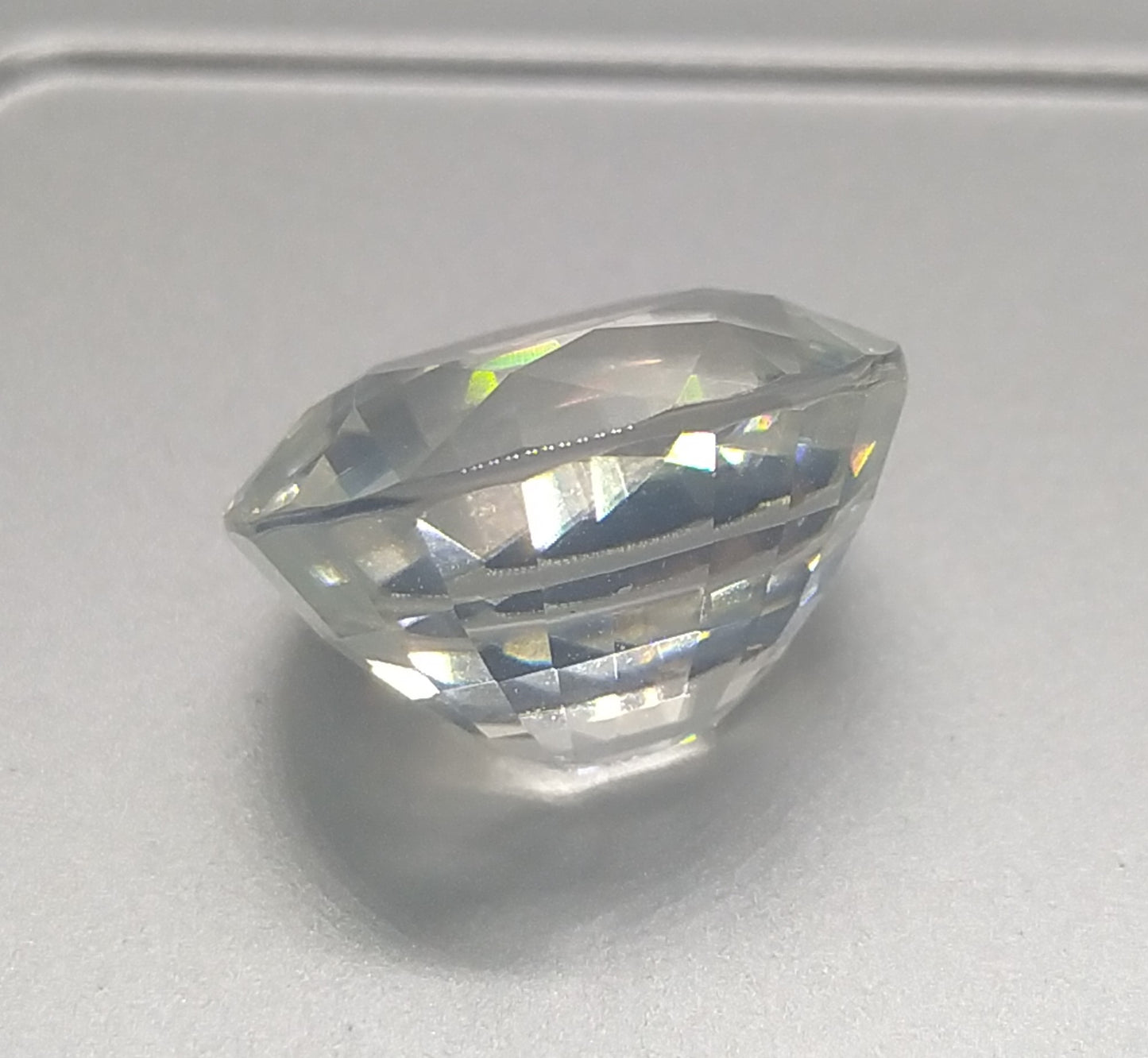 Natural Certified Zircon: Clear Zircon 25.89cts- NA6 (24)