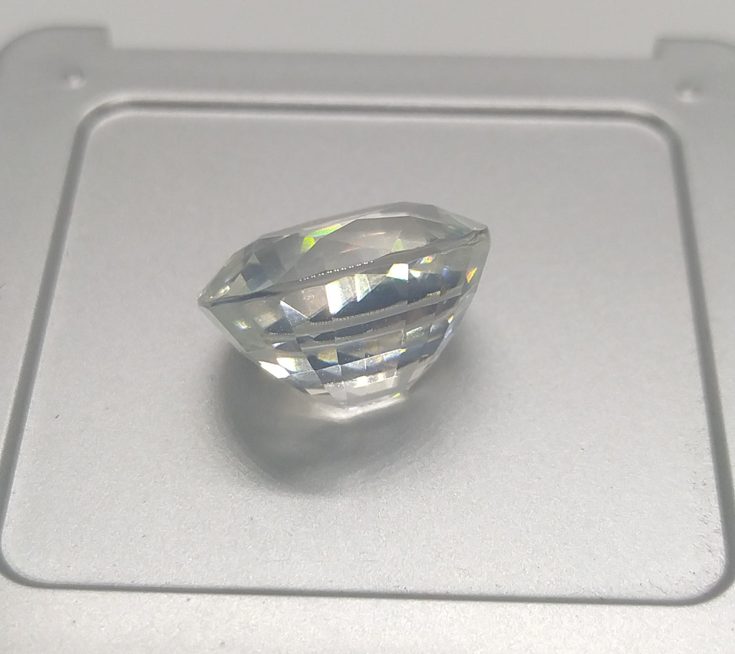 Natural Certified Zircon: Clear Zircon 25.89cts- NA6 (24)