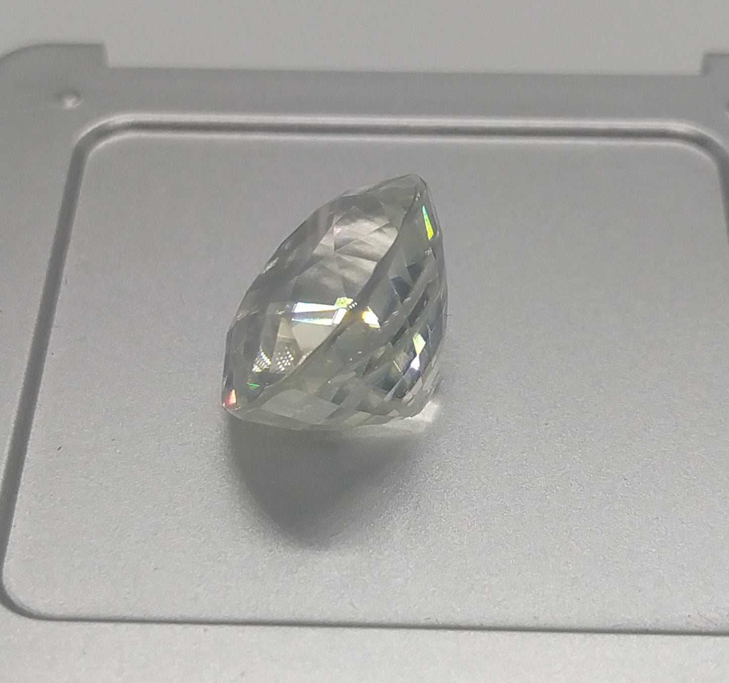 Natural Certified Zircon: Clear Zircon 25.89cts- NA6 (24)