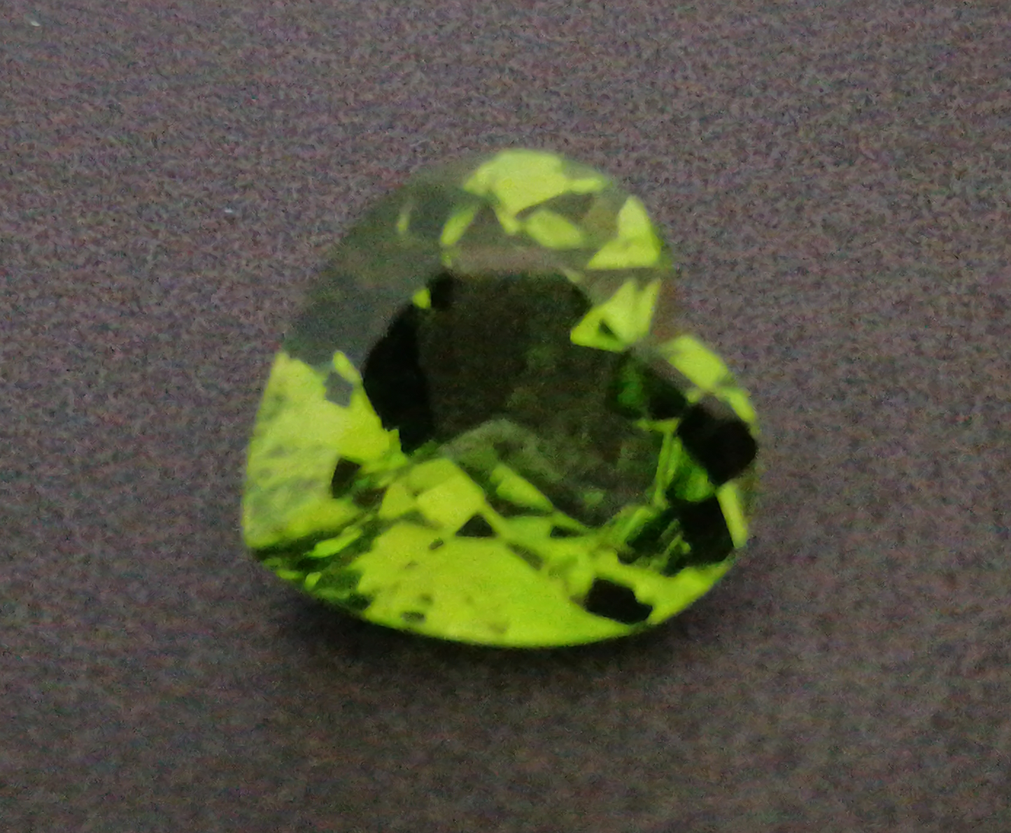 Swiss Lab Certified 4.49ct Magnificent Heart Shape Olive Green Colour Natural Peridot Gemstone