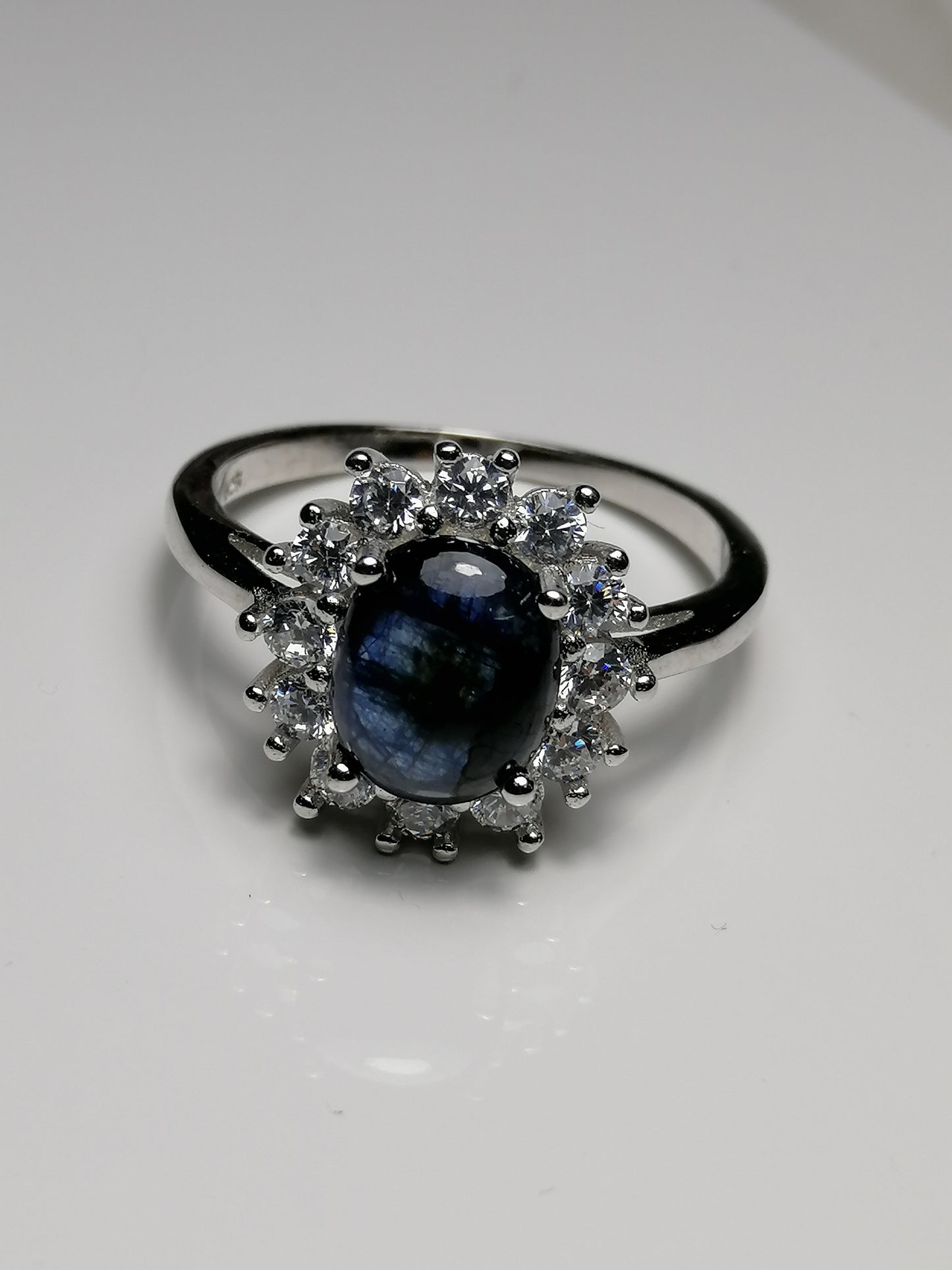 SWISS LAB CERTIFIED 925 SILVER RING WITH NATURAL SAPPHIRE (SIZE 7.5) SR29