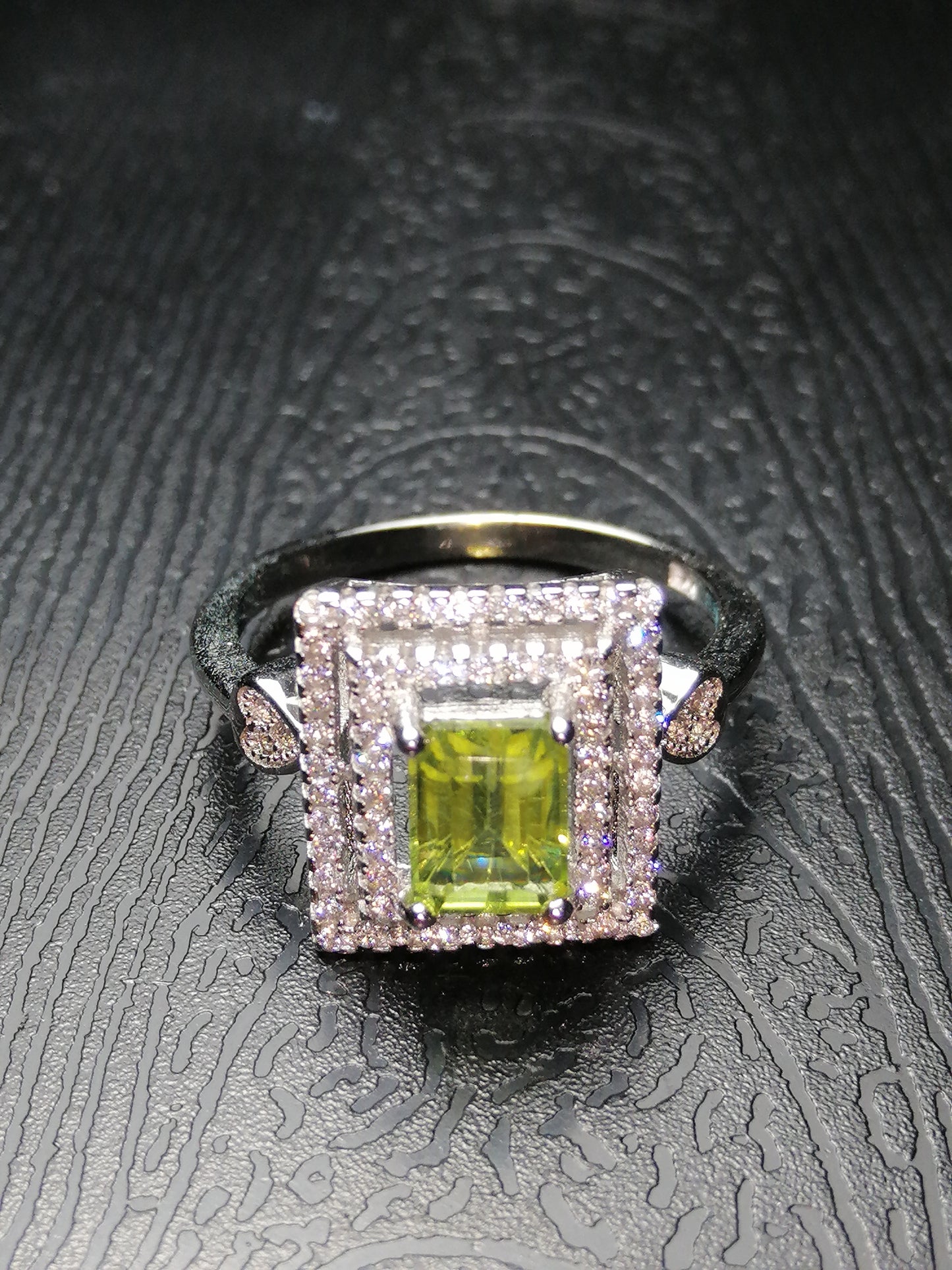 Natural Certified Peridot (SIZE 8) SR8