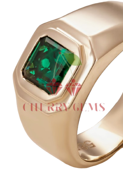 Spectacular Ring with Emerald Gemstone