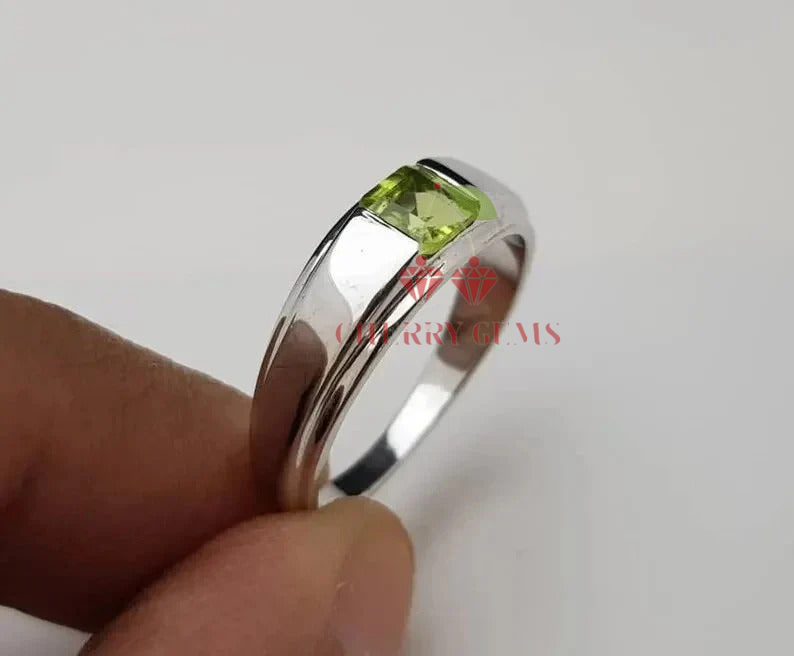 Sleek Peridot Solitaire Ring