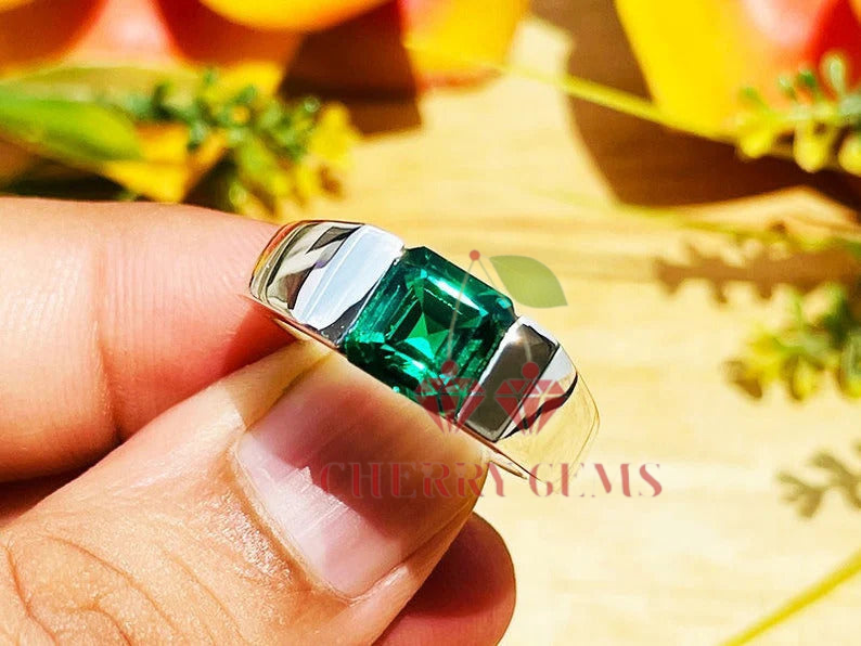 Nature's Jewel: Captivating Emerald Ring