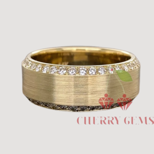 Golden Brilliance: Diamond-Edged Band