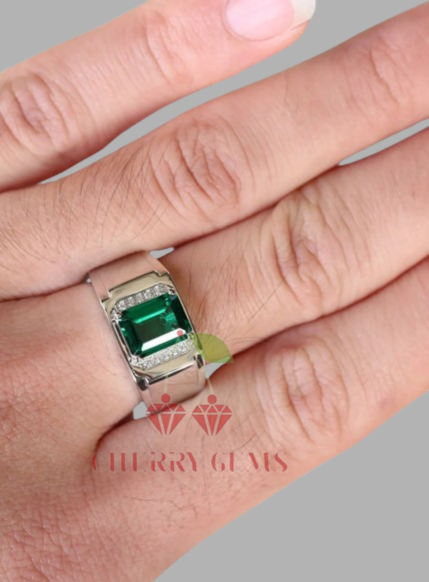 Emerald Majesty: Timeless Statement Ring