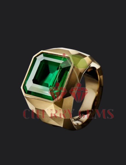 The Regal Emerald Majesty Ring