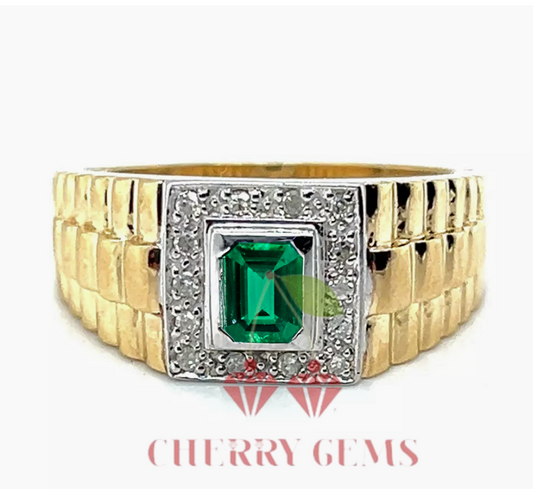 Stunning Emerald and Diamond Gold Ring