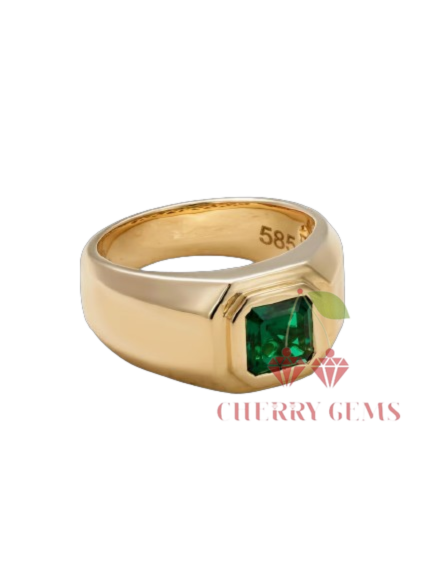 Spectacular Ring with Emerald Gemstone