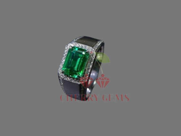 Regal Emerald Brilliance: Luxurious Diamond Halo Ring