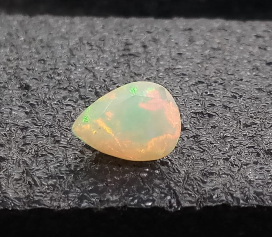 Natural White Opal:  Opaline Celestia 2.35cts- WO17 (24)