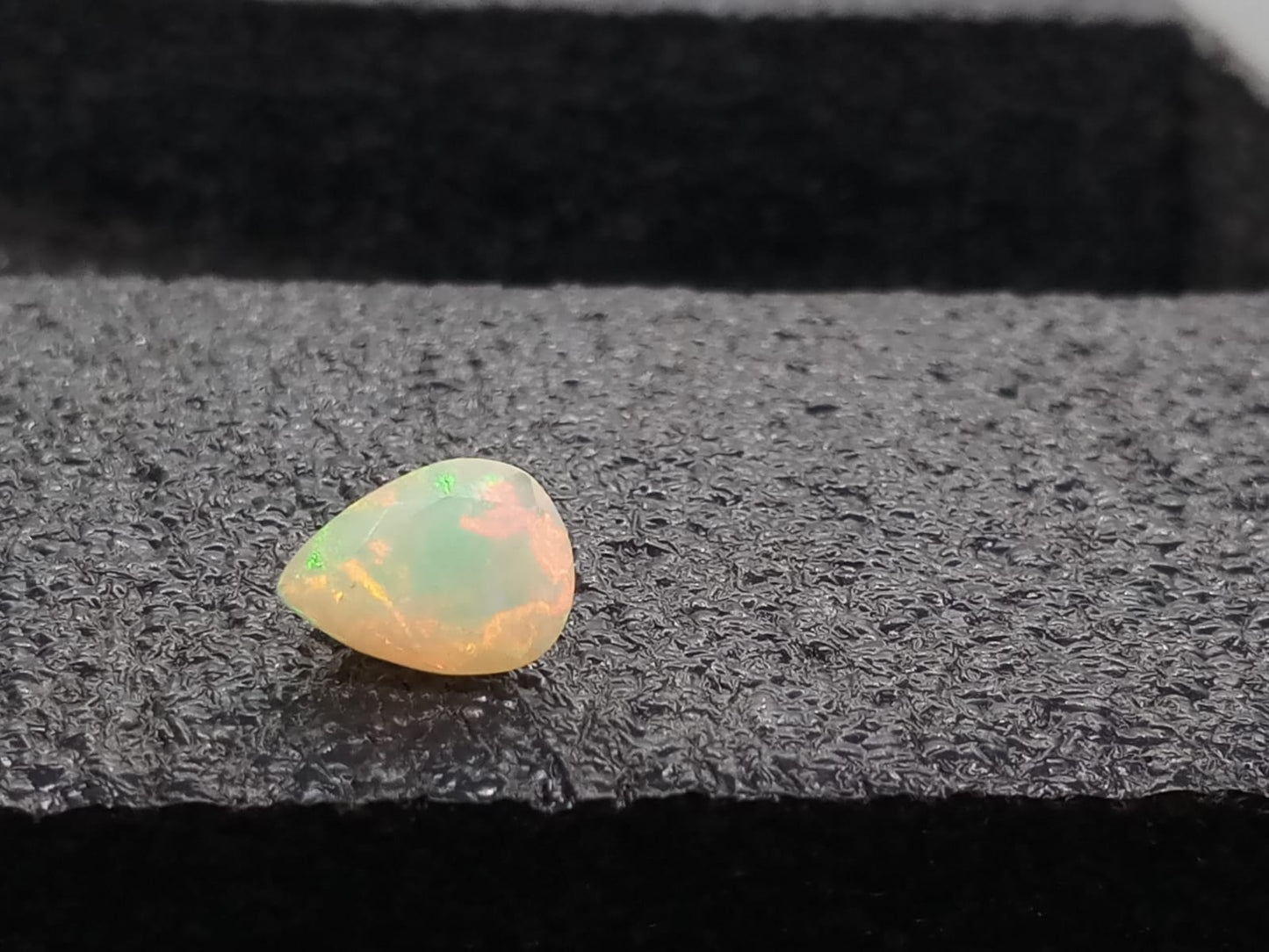 Natural White Opal:  Opaline Celestia 2.35cts- WO17 (24)