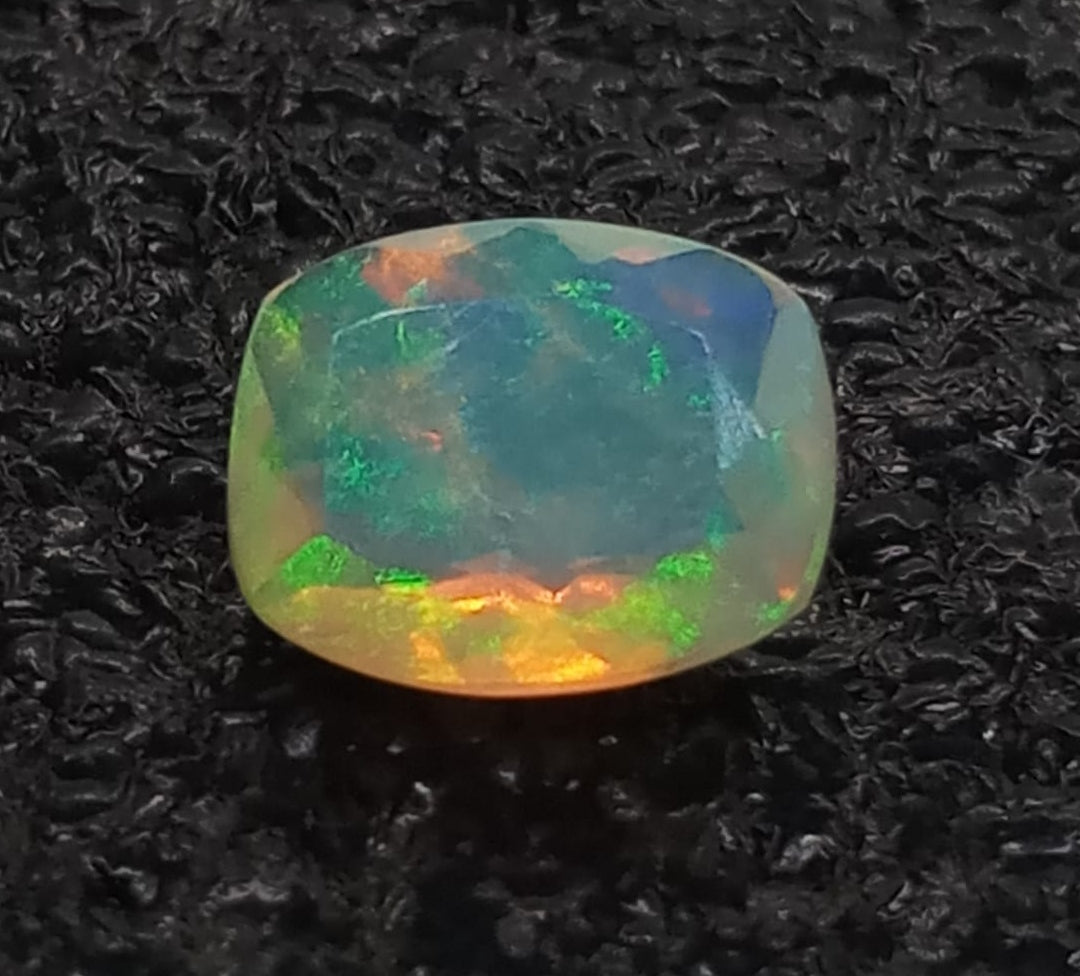 Natural White Opal: Aurora Shimmer 1.3cts WO20 (24)