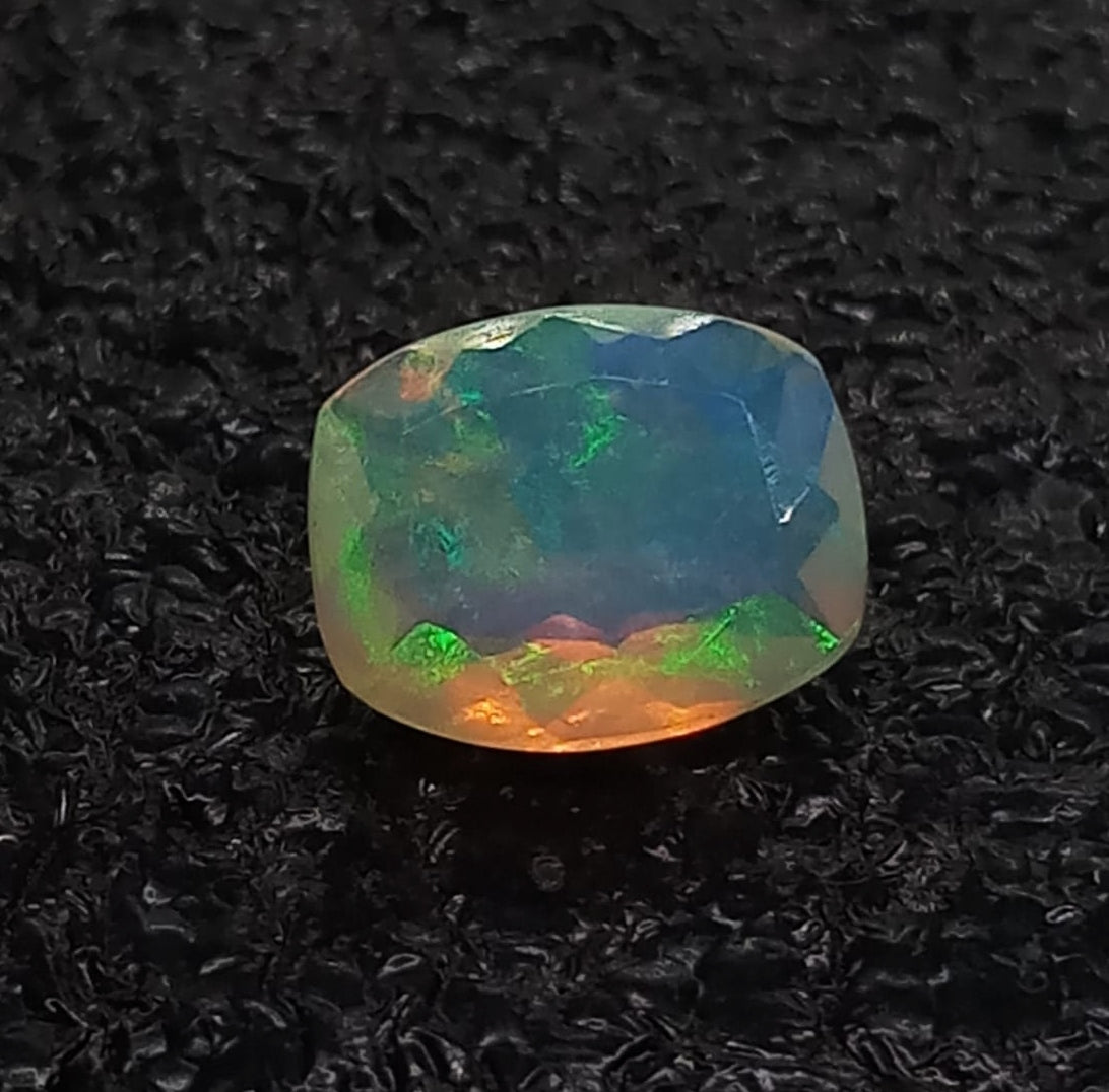 Natural White Opal: Aurora Shimmer 1.3cts WO20 (24)