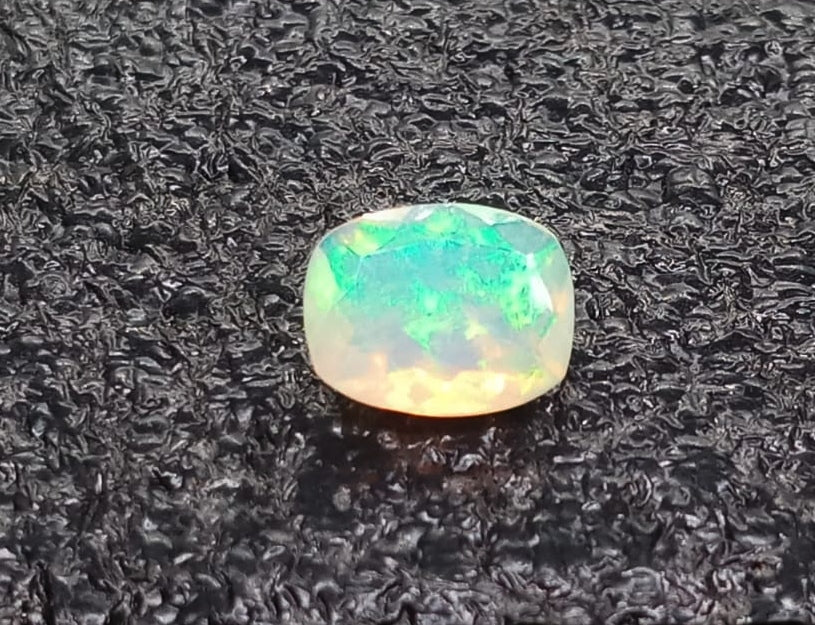 Natural White Opal: Aurora Shimmer 1.3cts WO20 (24)