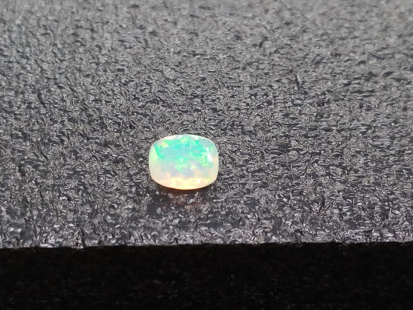 Natural White Opal: Aurora Shimmer 1.3cts WO20 (24)