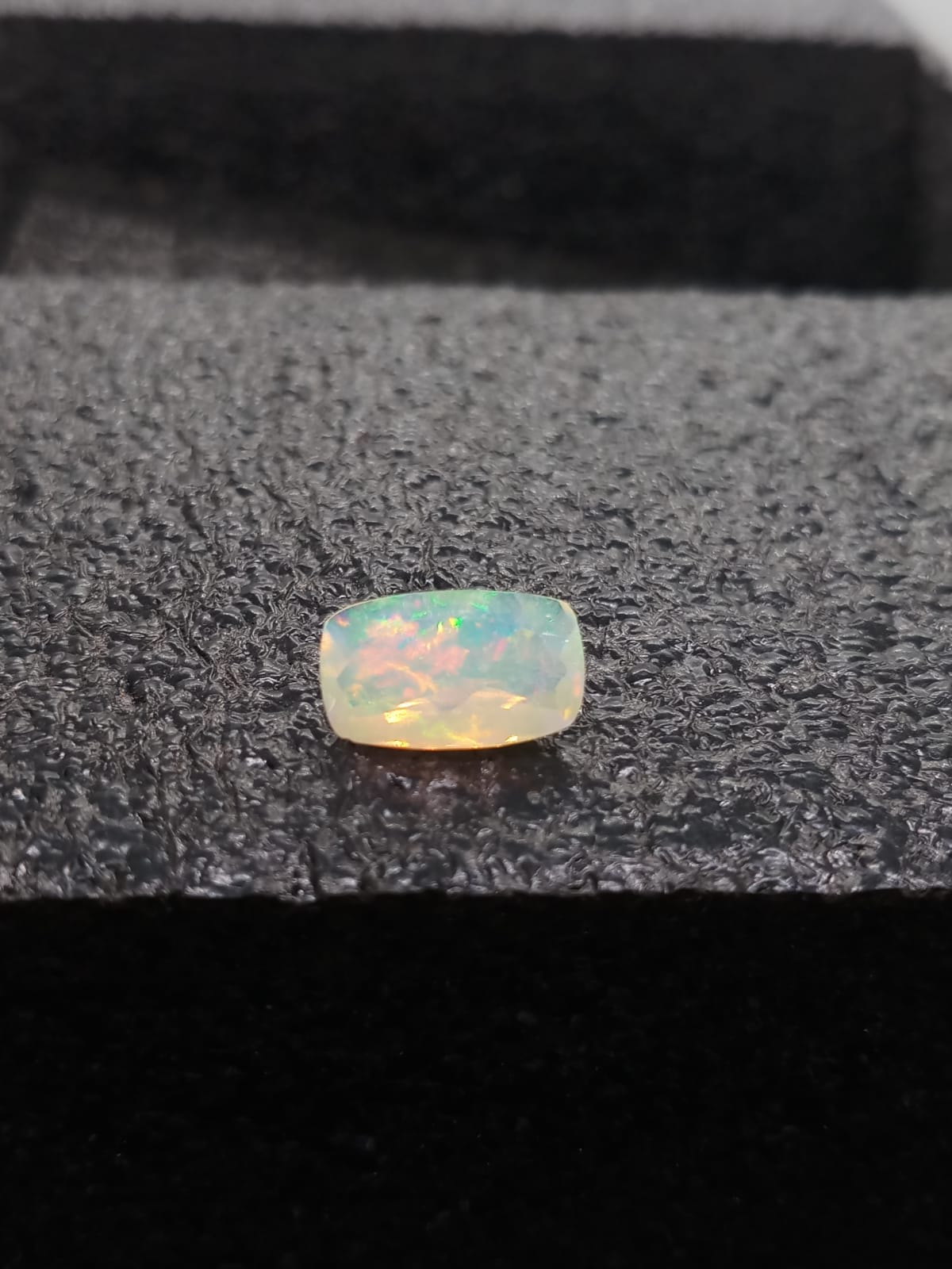 Natural  White Opal: Opal Essence 1.8cts- WO11 (24)