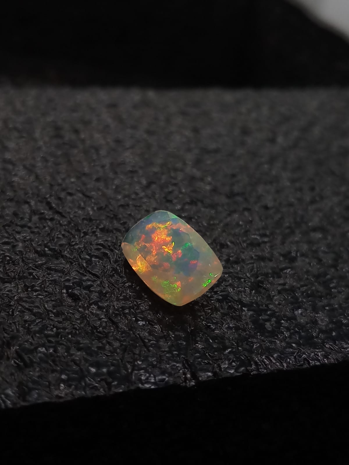 Natural  White Opal: Opal Essence 1.8cts- WO11 (24)