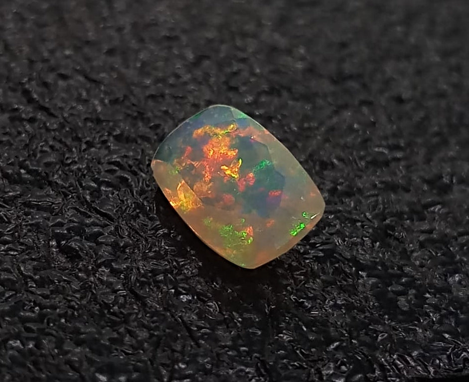 Natural  White Opal: Opal Essence 1.8cts- WO11 (24)