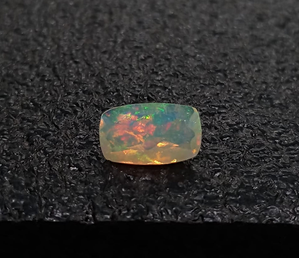 Natural  White Opal: Opal Essence 1.8cts- WO11 (24)