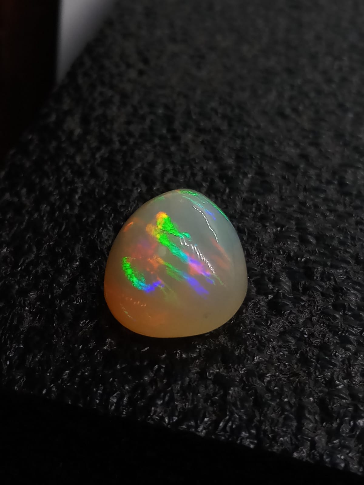 Natural Certified White Opal: Opalescent Frost 11.33cts- WO4 (24)