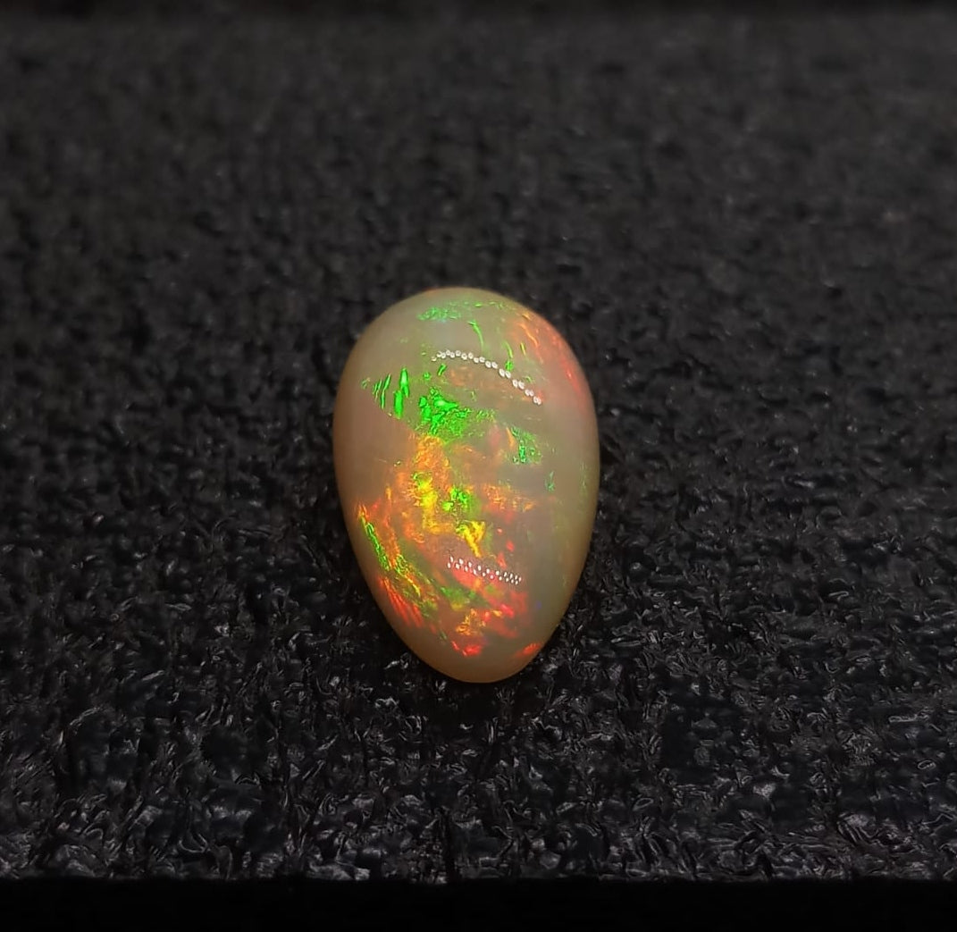 Natural White Opal: Opalescent Celestia 7.15cts- WO5 (24)