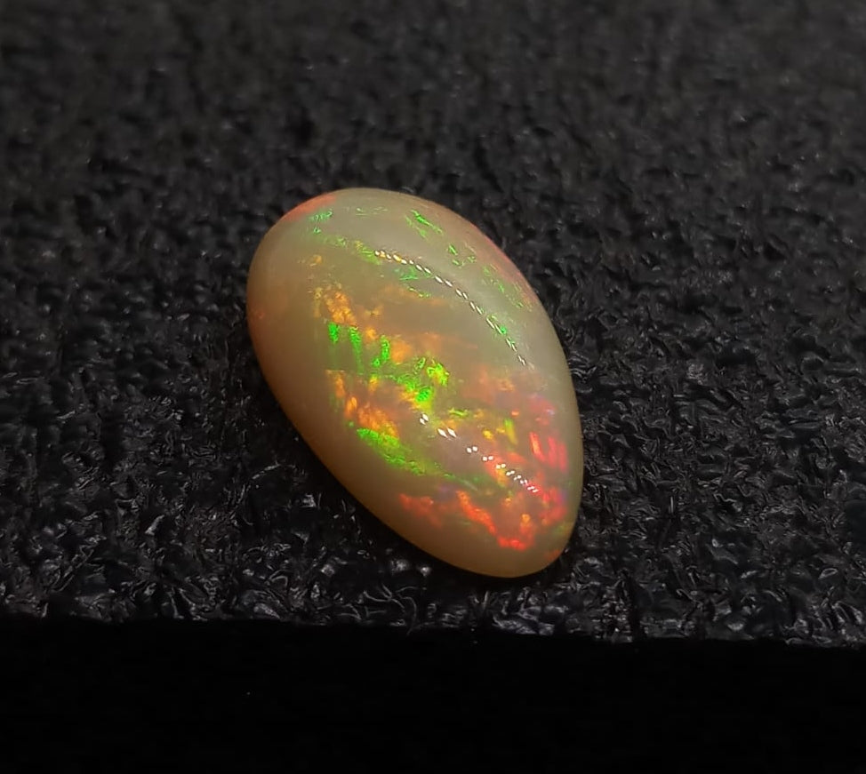 Natural White Opal: Opalescent Celestia 7.15cts- WO5 (24)