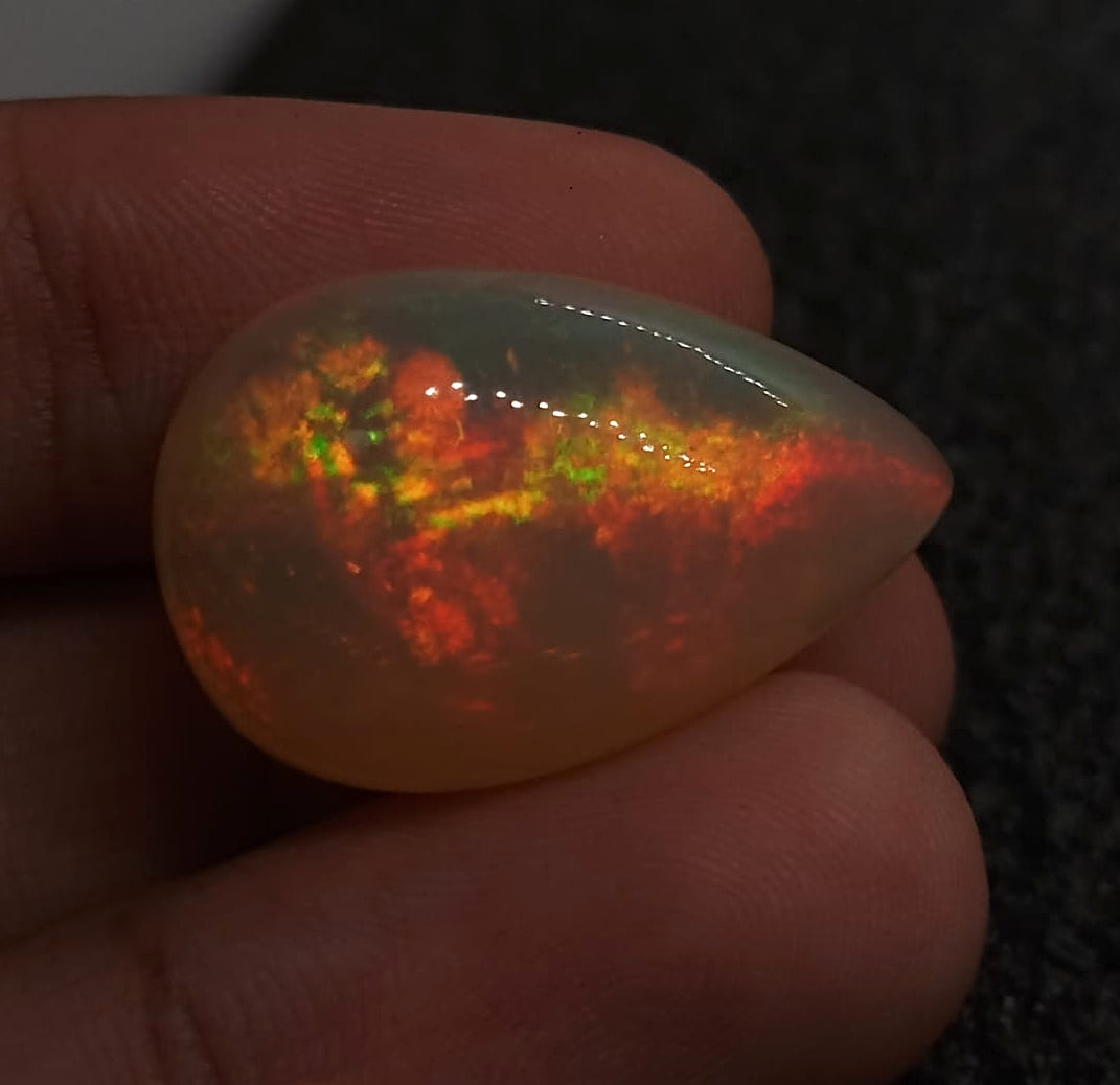 Natural White Opal: Sovereign Radiance 21.95cts- WO22 (24)