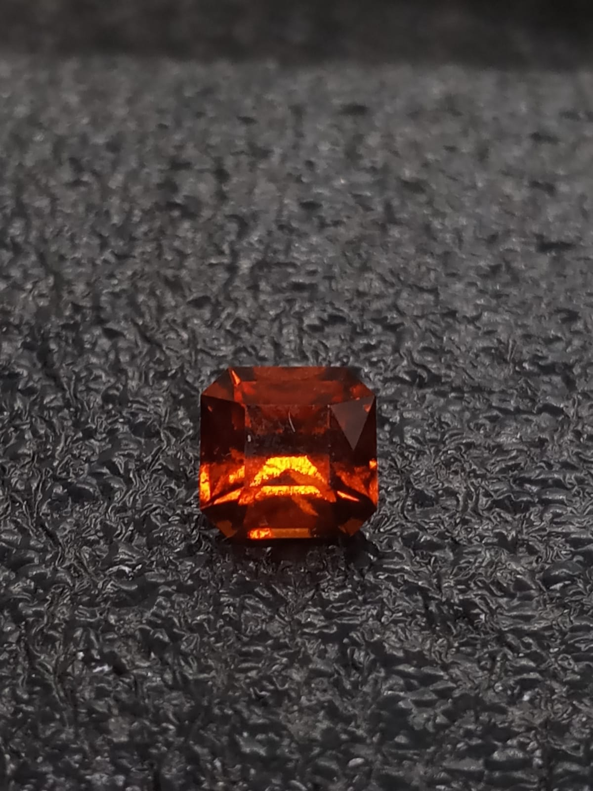 Natural Garnet: Gleaming Splendor 2.22ct - G3 (24)