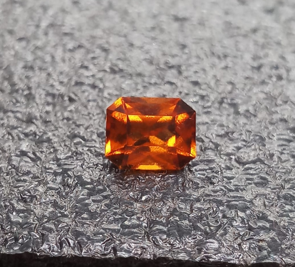 Natural Garnet: Glowing Splendor 1.99cts - G4 (24)