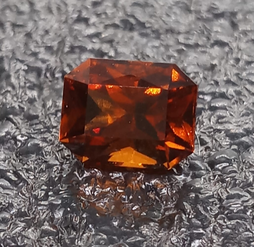 Natural Garnet: Radiant Riches 2.06cts- G5 (24)