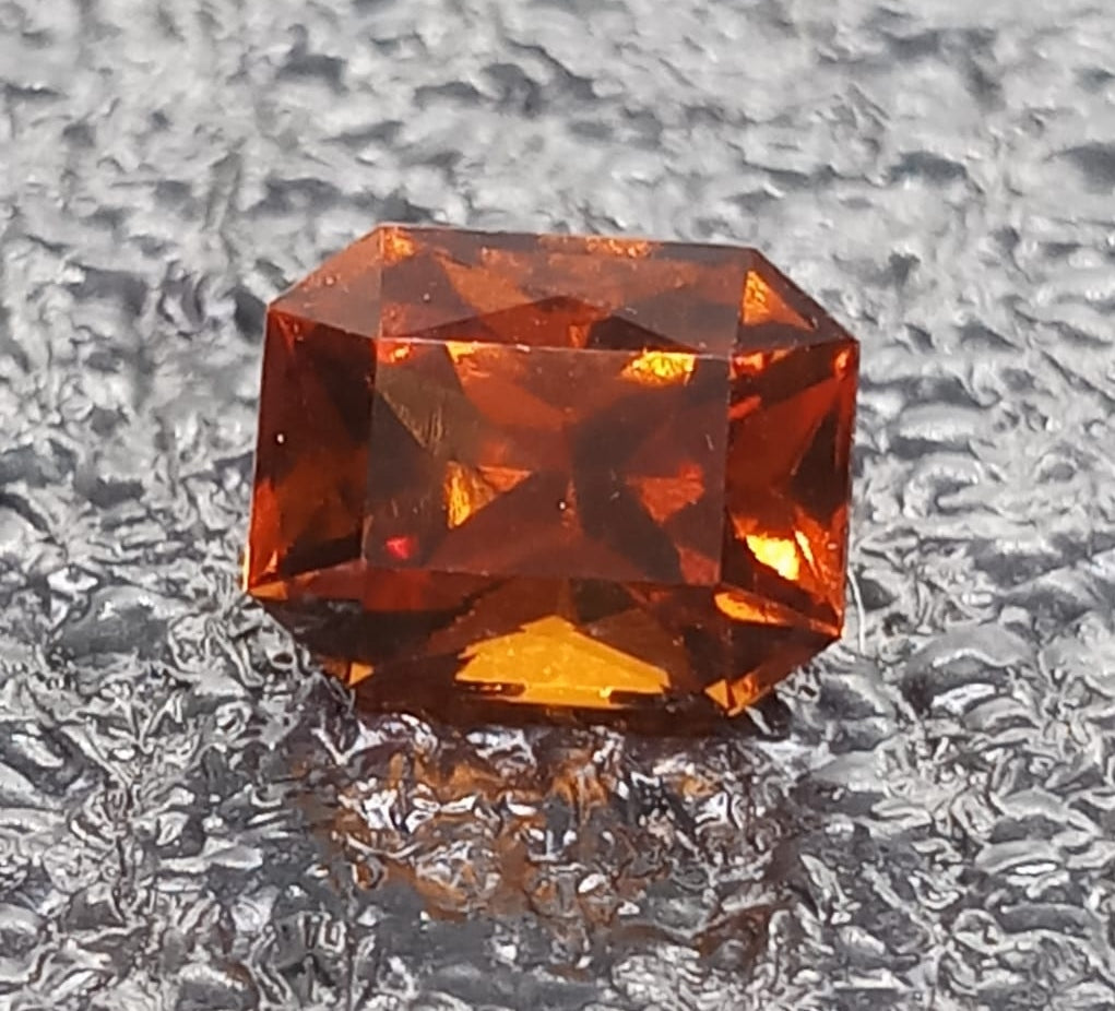 Natural Garnet: Radiant Riches 2.06cts- G5 (24)