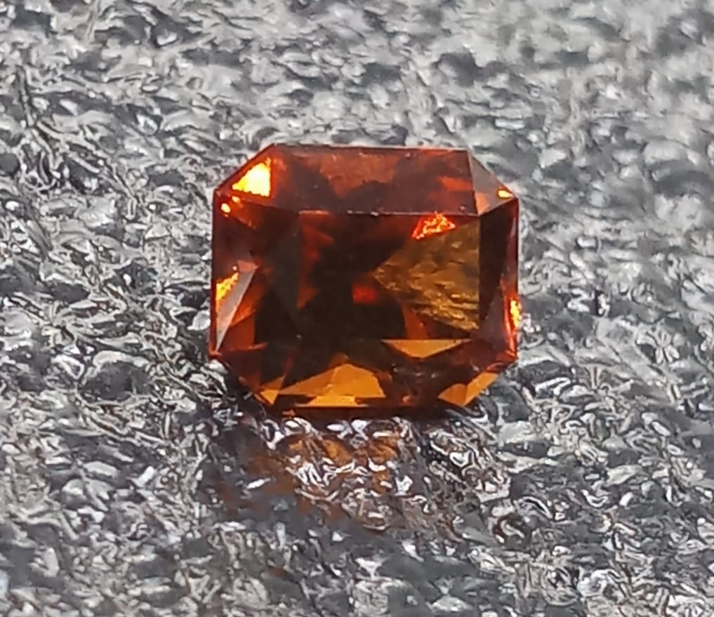 Natural Garnet: Radiant Riches 2.06cts- G5 (24)