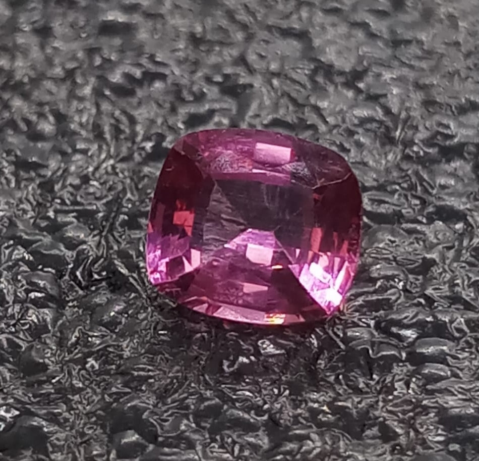 Natural Certified  Spinel: Pink Passion  1.00ct- SP2 (24)