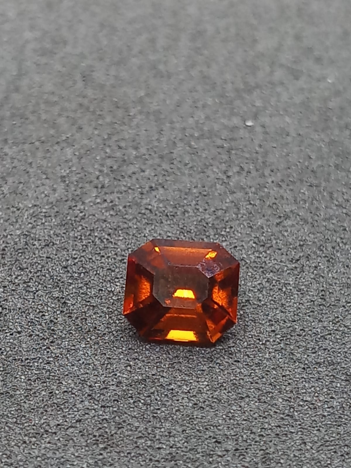 Natural Garnet: Ember Essence 2cts - G6 (24)