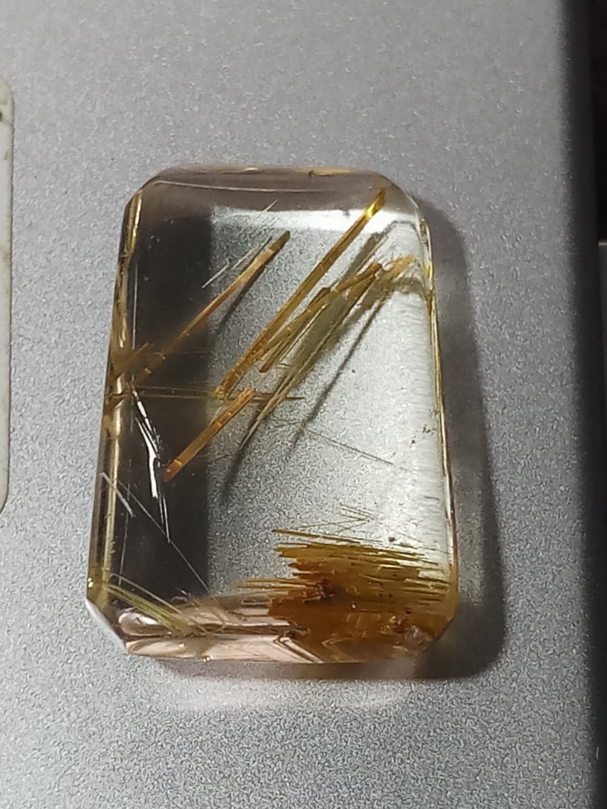 Natural Golden Rutilated Quartz: Lightray Vein 15.7cts- RQT09 (24)