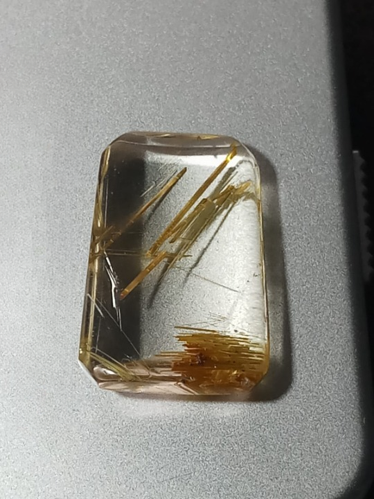 Natural Golden Rutilated Quartz: Lightray Vein 15.7cts- RQT09 (24)