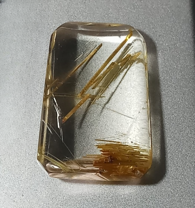 Natural Golden Rutilated Quartz: Lightray Vein 15.7cts- RQT09 (24)