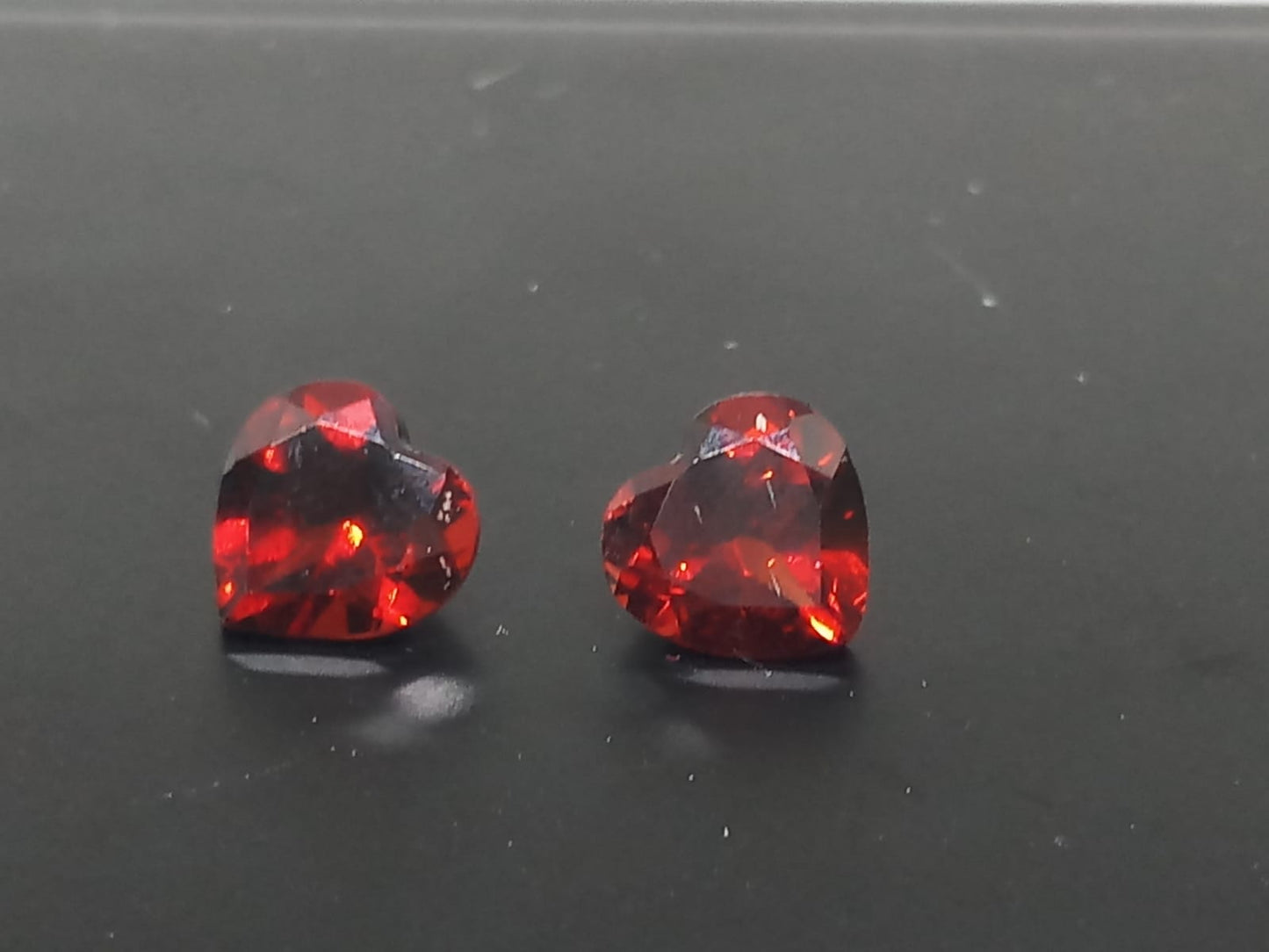 Natural Heart Shaped Garnet: Crimson Heart 3.10cts- GA11 (24)